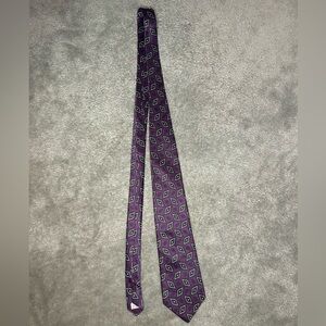 Halston III 100% Silk Tie, Made In USA.